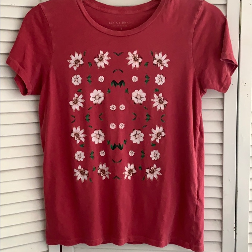 Lucky Brand daisy tee shirt. EUC. Small